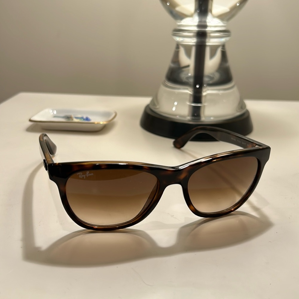 Ray-Ban Sunglasses EUC